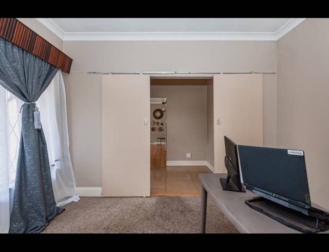 4 BEDROOM HOUSE FOR SALE IN PARKHILL GARDENS